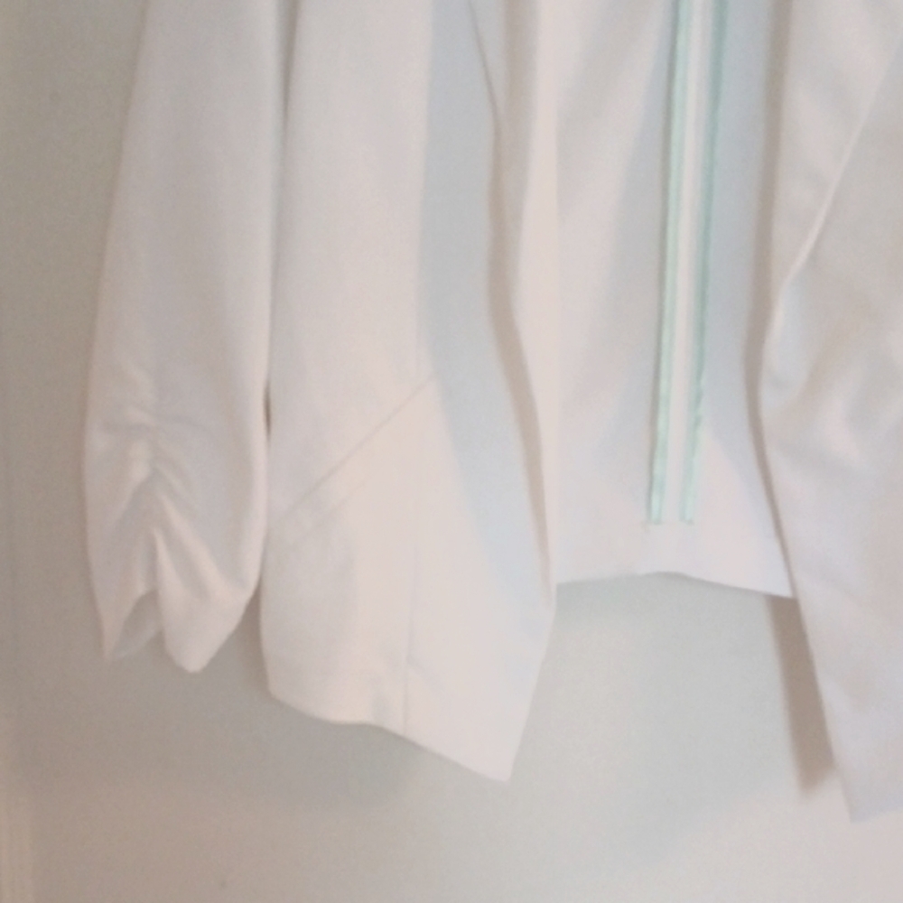 Charlotte Russe Classic White Blazer - Picture 3 of 10